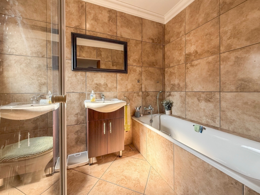 To Let 3 Bedroom Property for Rent in Melodie North West